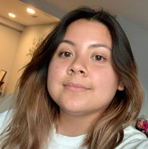 Meet your Posher, Claudia